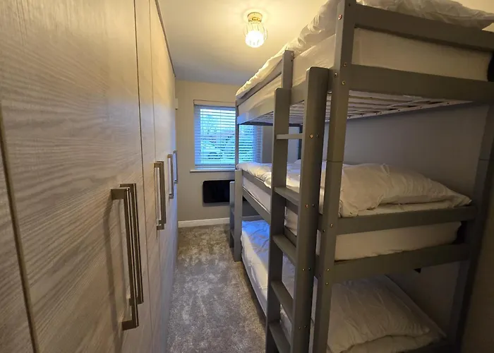 New 2 Bedroom Appartment In - Stretford - Old Trafford Close To Football-Cricket Ground & City Centre
